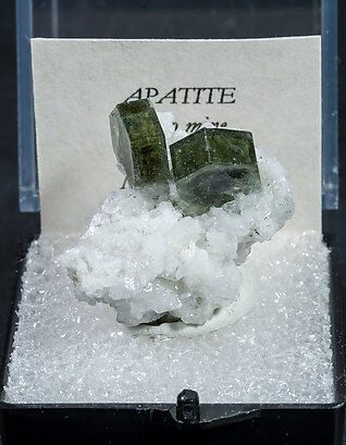 Fluorapatite with Albite.