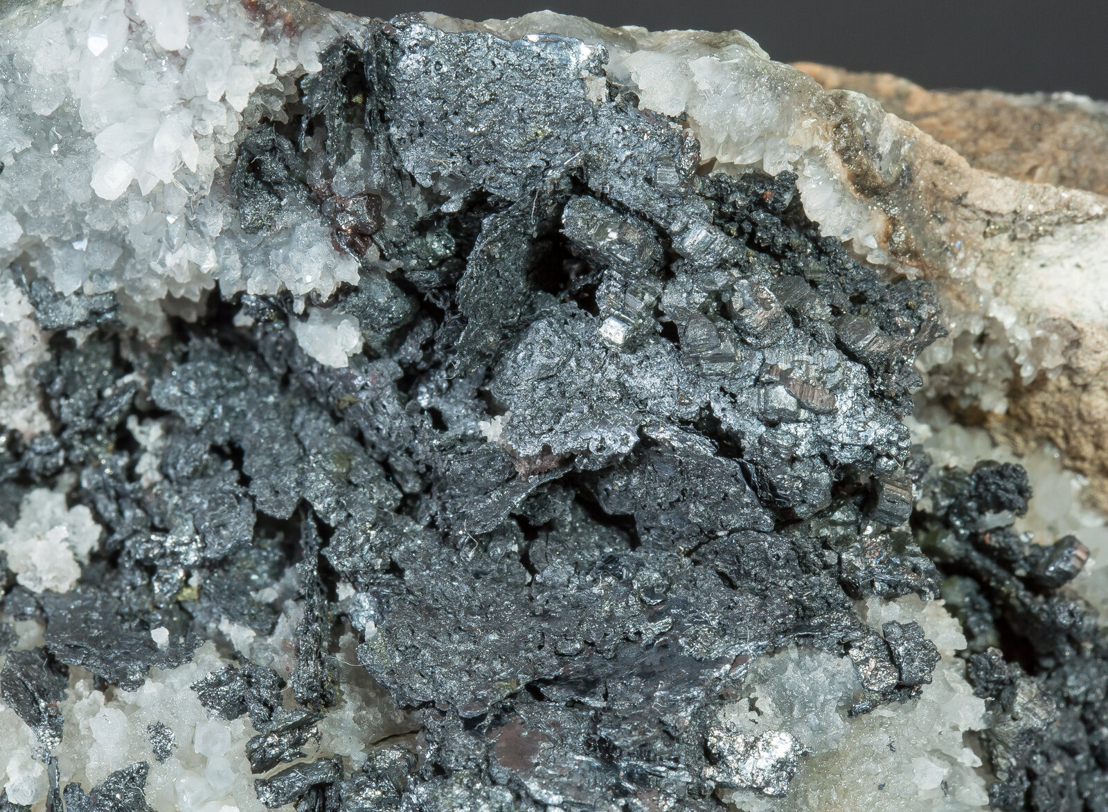 specimens/s_imagesAN0/Nagyagite-NP46AN0d1.jpg