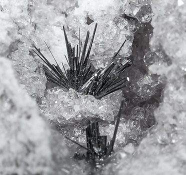 Pseudobrookite on Quartz. 