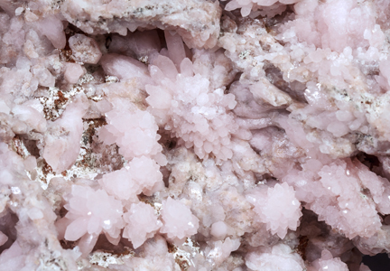 Quartz (variety rose quartz). 