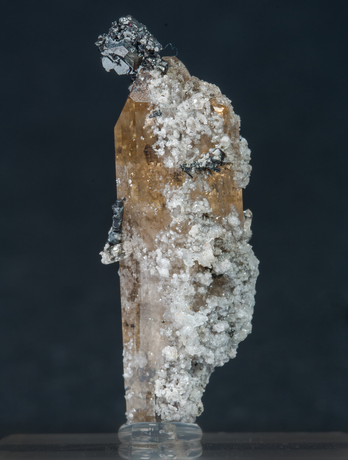 specimens/s_imagesAN1/Bixbyite-TF66AN1r.jpg