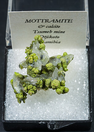 Mottramite with Calcite.