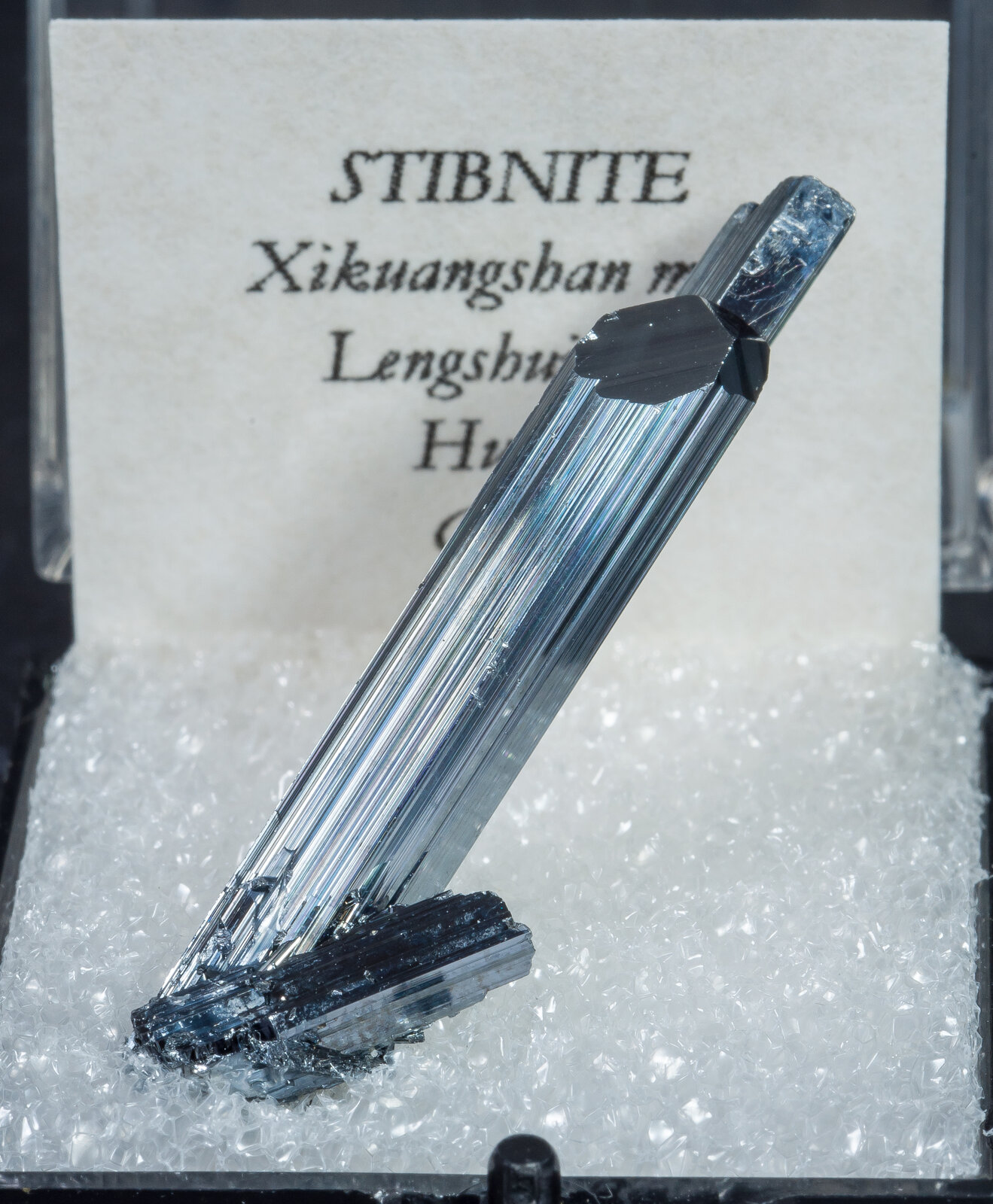 specimens/s_imagesAN1/Stibnite-TG14AN1f2.jpg