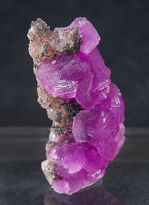 Calcite (variety cobaltoan) with Quartz . Side