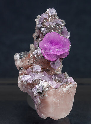 Calcite (variety cobaltoan) with Quartz .