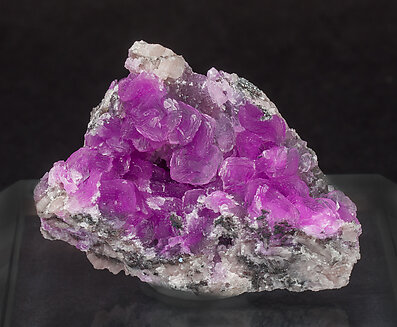 Calcite (variety cobaltoan) with Quartz .