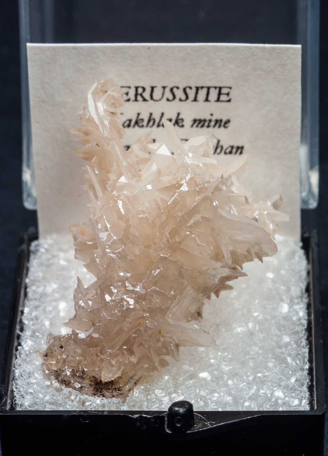 specimens/s_imagesAN2/Cerussite-TH46AN2f1.jpg