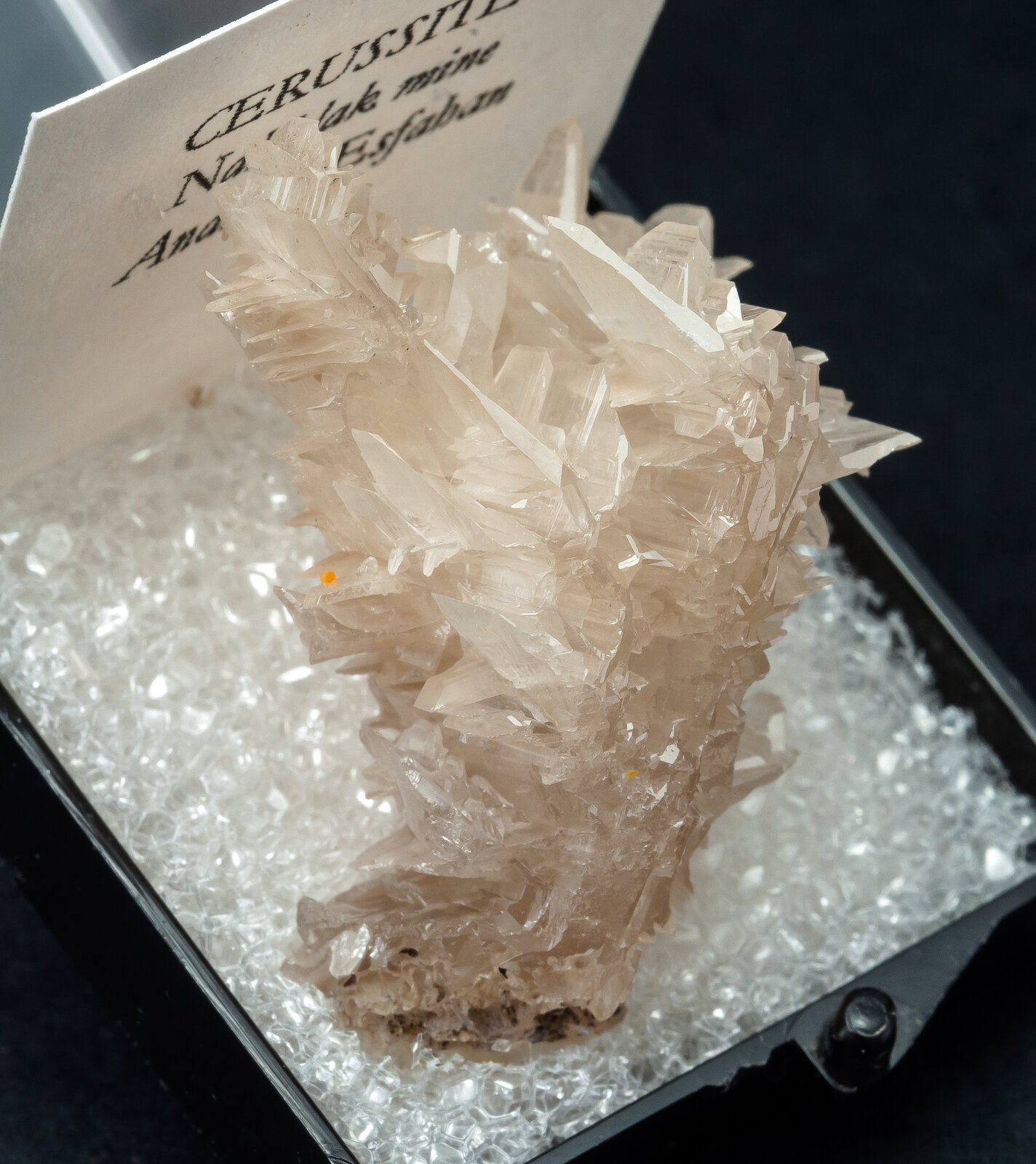 specimens/s_imagesAN2/Cerussite-TH46AN2s.jpg