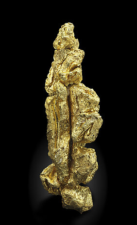 Gold (spinel twin). Front / Photo: Joaquim Calln