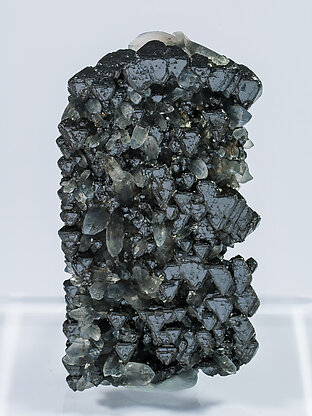 Magnetite (variety Ti-bearing) with Quartz.