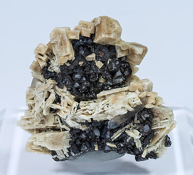 Magnetite (variety Ti-bearing) with Microcline and Quartz. Front