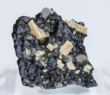 Magnetite (variety Ti-bearing) with Microcline and Quartz. Front