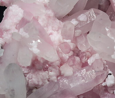 Mn-bearing Calcite with Quartz, Sphalerite, Calcite and Rhodonite. 