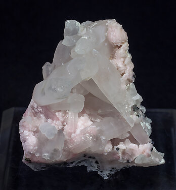 Mn-bearing Calcite with Quartz, Sphalerite, Calcite and Rhodonite.