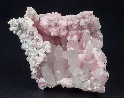 Mn-bearing Calcite with Quartz, Sphalerite, Calcite and Rhodonite. 