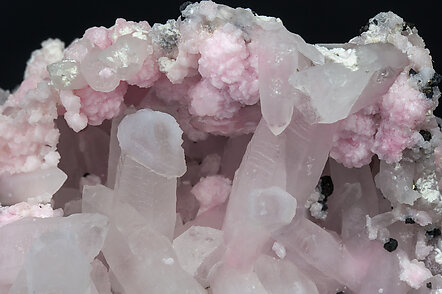 Mn-bearing Calcite with Quartz, Sphalerite, Calcite and Rhodonite. 