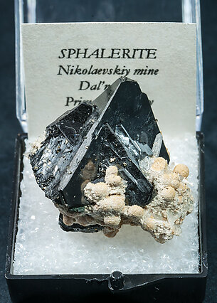 Sphalerite with Calcite and Quartz. 