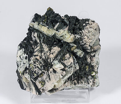 Chlorapatite on Ferro-actinolite with Microcline and Titanite. Front