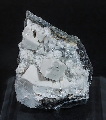 Fluorapophyllite-(K) on Gyrolite. Side