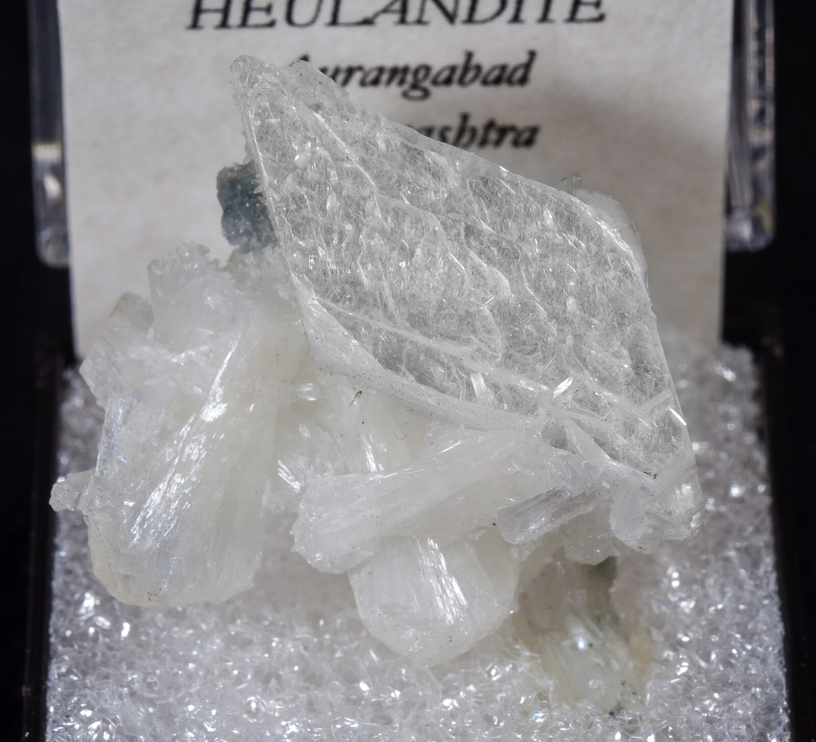 specimens/s_imagesAN3/Heulandite-TMA61AN3f2.jpg