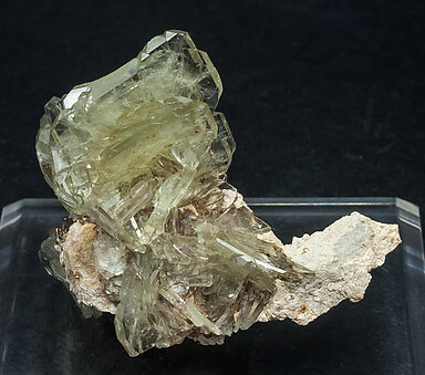 Baryte on Dolomite.