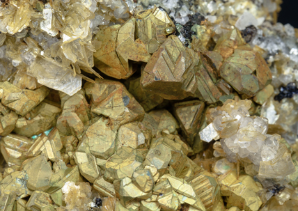 Kësterite with Mushistonite, Muscovite, Calcite and Fluorapatite. Detail