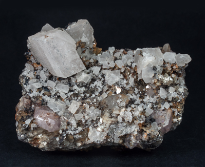 Kësterite with Mushistonite, Muscovite, Calcite and Fluorapatite. Rear