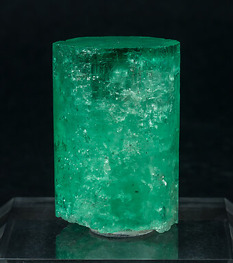 Beryl (variety emerald) . Rear