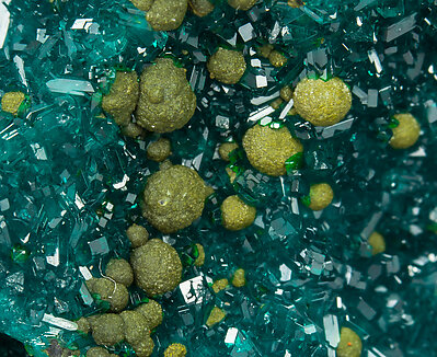 Dioptase with Duftite. 