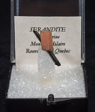 Serandite on Aegirine. Front