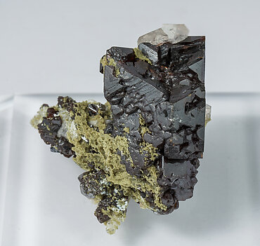 Sphalerite with 'Apophyllite', Quartz and Siderite.