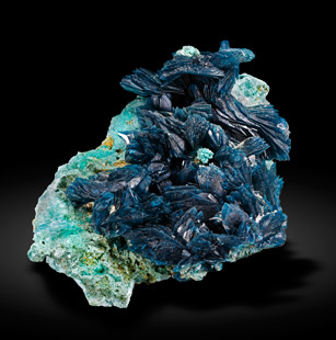Veszelyite with Theisite. Side / Photo: Joaquim Callén