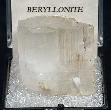 Beryllonite. Front