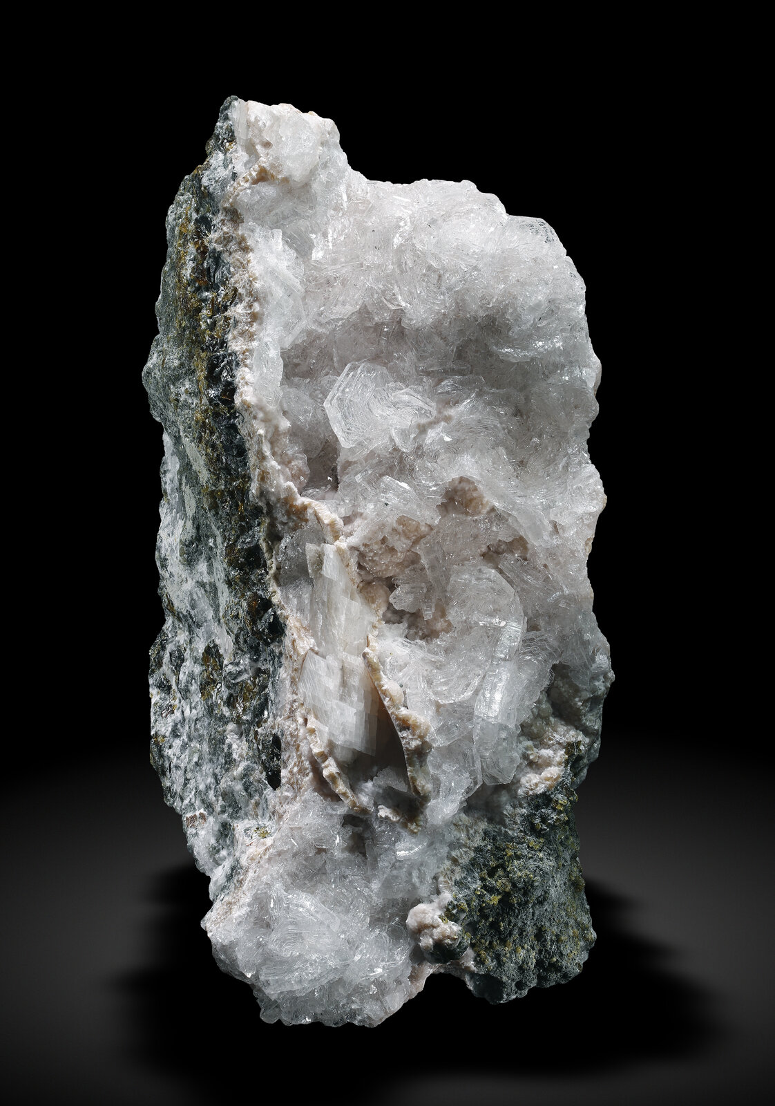 Imayoshiite with Bultfonteinite, Tobermorite (Group), Datolite (variety ...