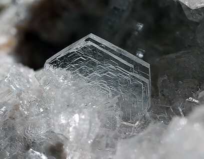 Imayoshiite with Bultfonteinite, Tobermorite (Group), Datolite (variety bakerite) and Andradite. Detail / Photo: Joaquim Calln