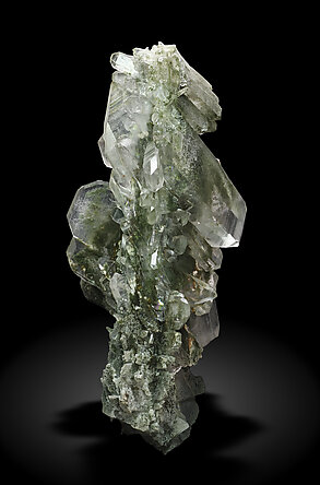 Quartz with Chlorite inclusions. Side / Photo: Joaquim Calln