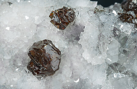 Sphalerite with Fluorite on Quartz. Detail