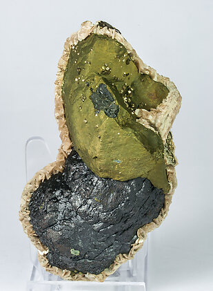 Chalcopyrite with Sphalerite and Siderite. Side