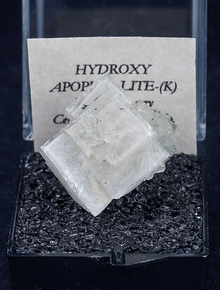 Hydroxyapophyllite-(K). 