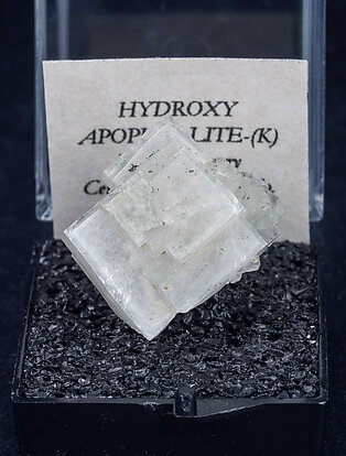Hydroxyapophyllite-(K). 