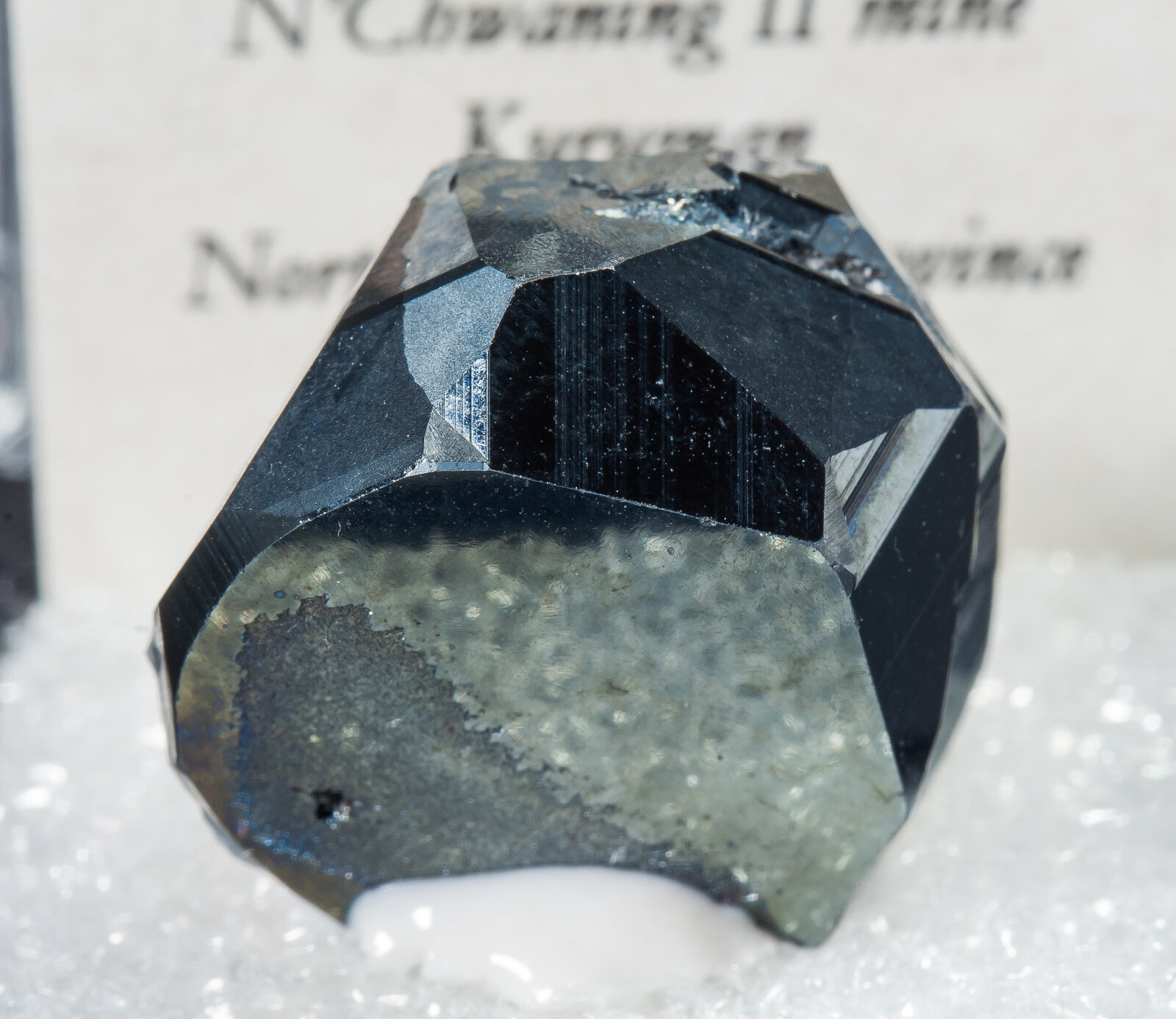 specimens/s_imagesAN8/Hematite-TZM63AN8f2.jpg