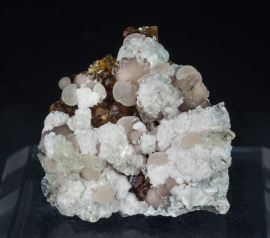 Imayoshiite with Bultfonteinite, Tobermorite (Group) and Andradite.