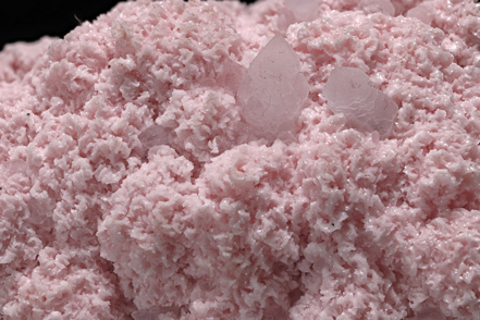 Rhodochrosite with Quartz. Detail / Photo: Joaquim Calln