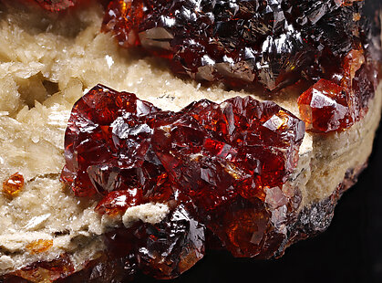 Sphalerite with Bournonite and Siderite. Detail / Photo: Joaquim Calln