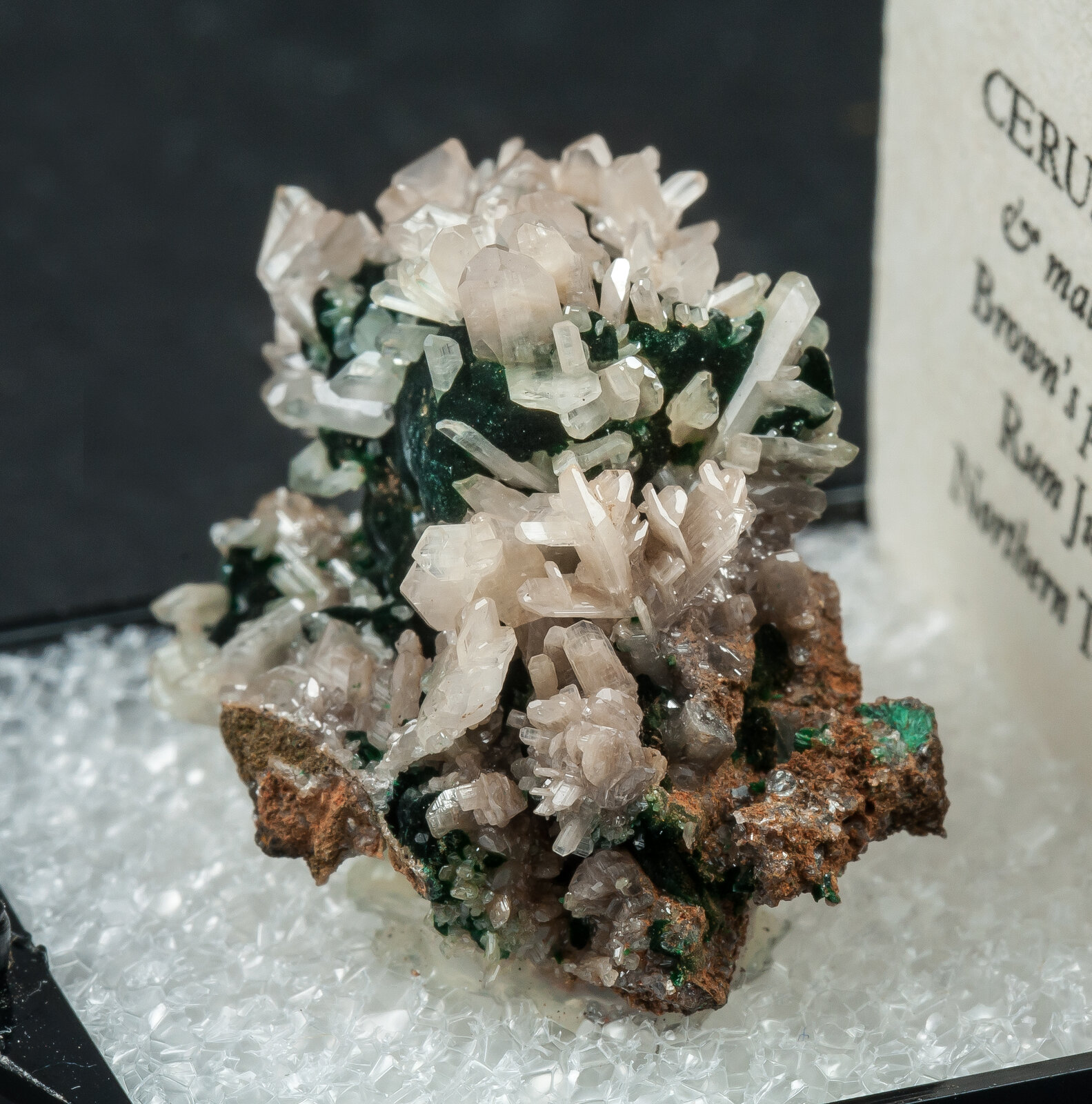 specimens/s_imagesAN9/Cerussite-THM14AN9s.jpg