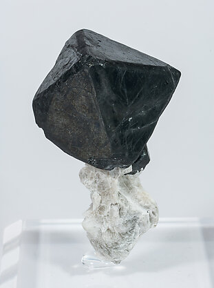 Franklinite with Calcite. Side