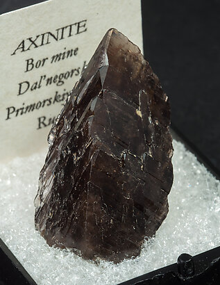 Axinite (Group). Side