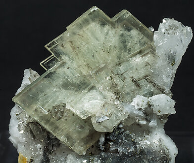 Baryte with inclusions and Quartz. 