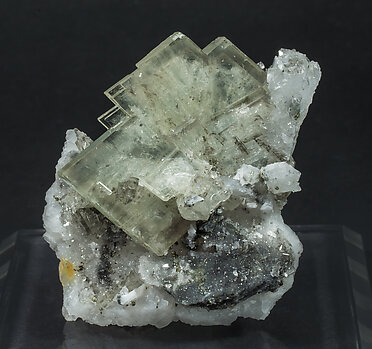 Baryte with inclusions and Quartz. Front