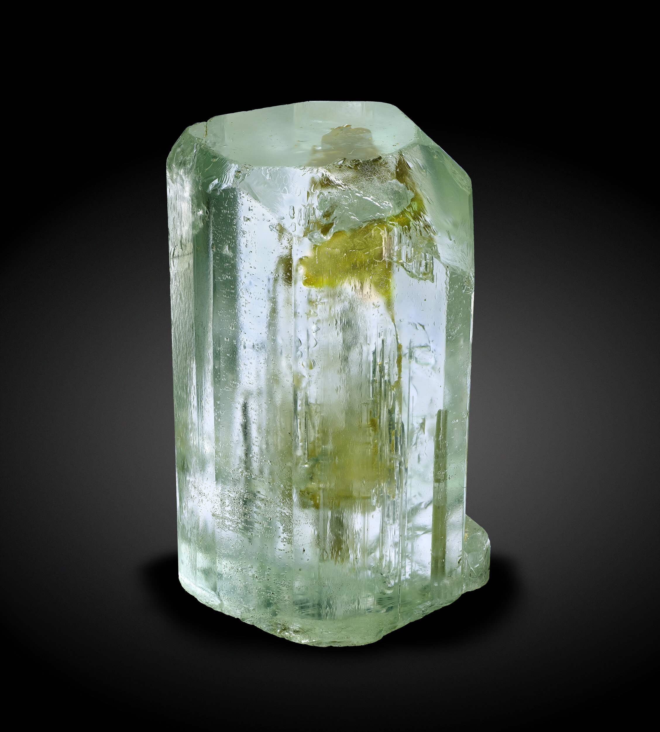 specimens/s_imagesAO0/Beryl_aquamarine-CCX87AO0_7338_f.jpg